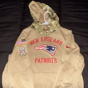 NFL New England Patriots 2019 Salute to Service hoodie